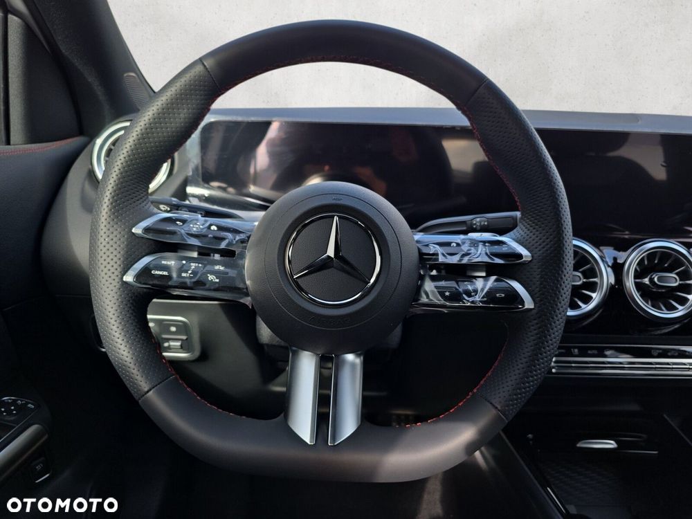 Mercedes-Benz GLA - 14