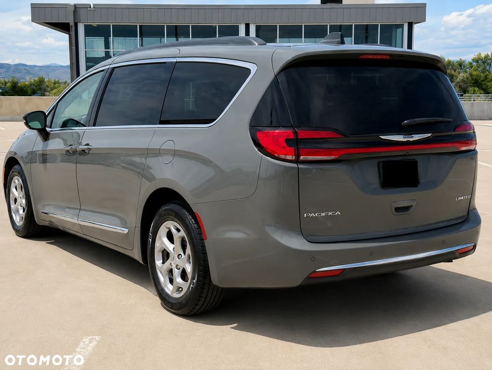Chrysler Pacifica - 3