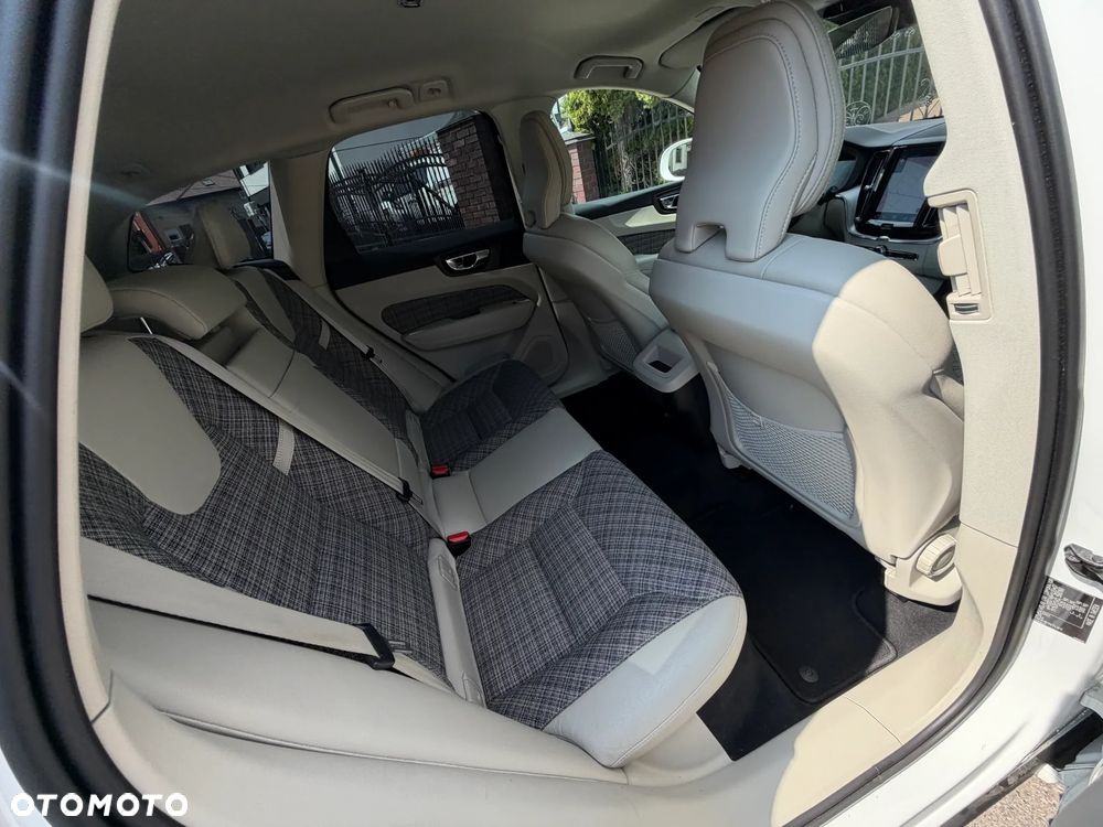 Volvo XC 60 B4 D AWD Momentum Pro - 31