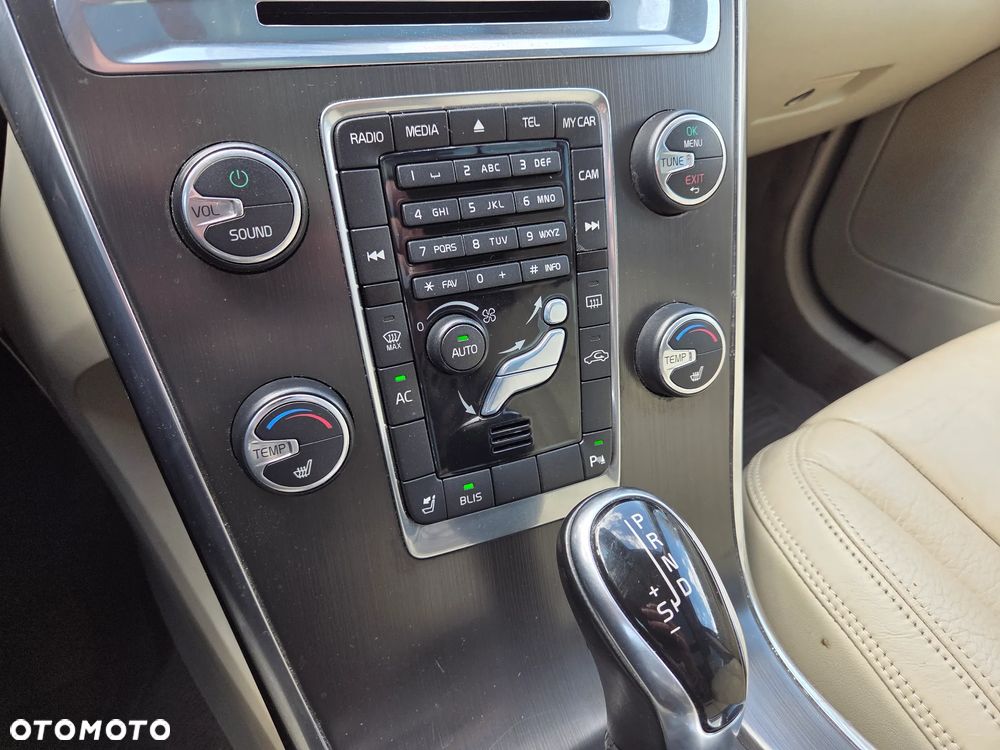 Volvo XC 60 T6 AWD Momentum - 18