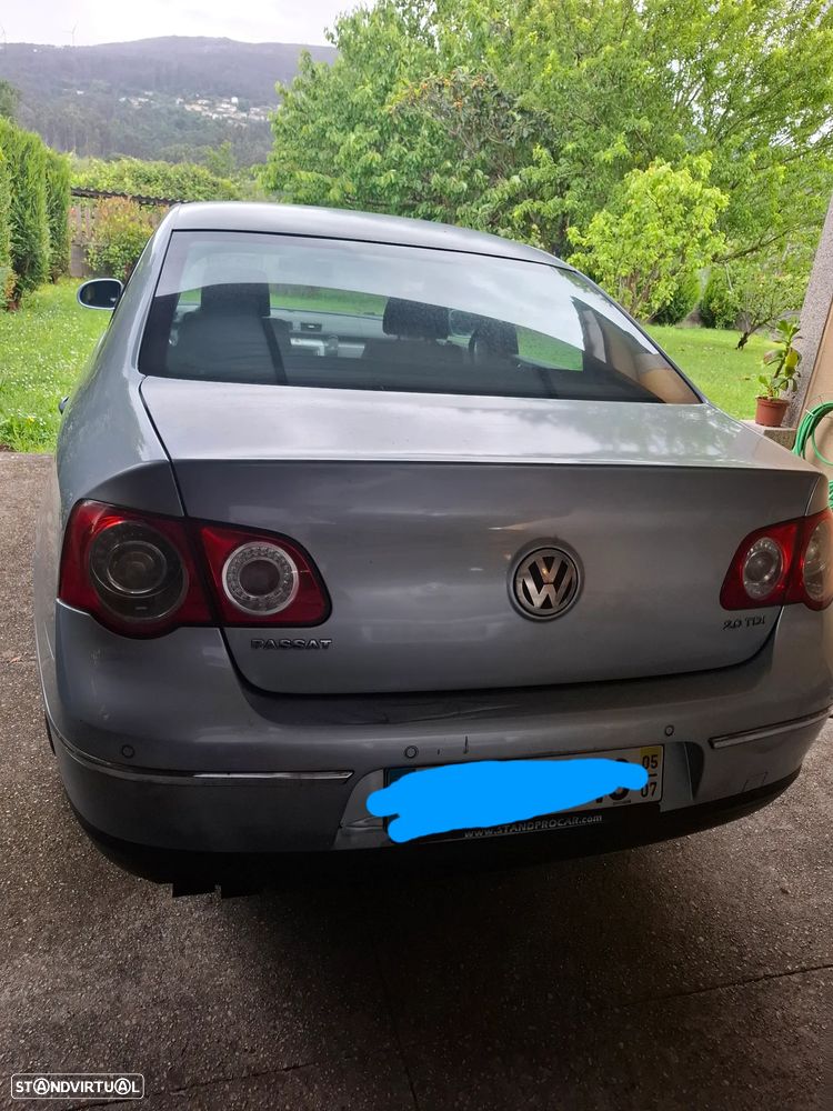 VW Passat 2.0 TDI Confortline - 4