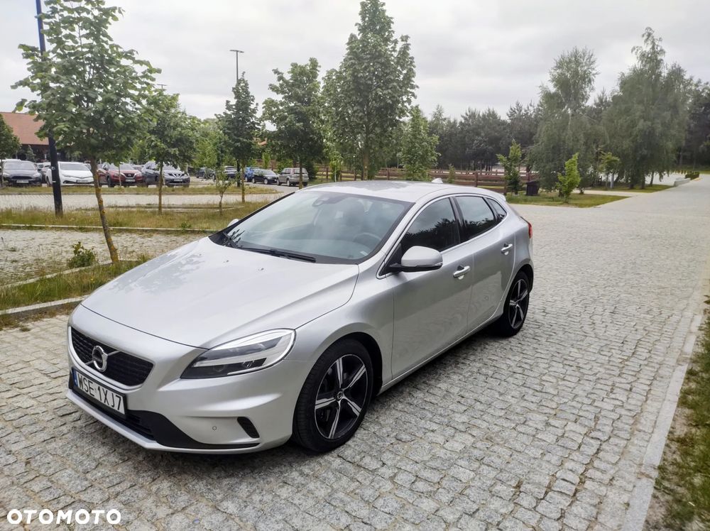 Volvo V40 D2 Drive-E R-Design Momentum - 1