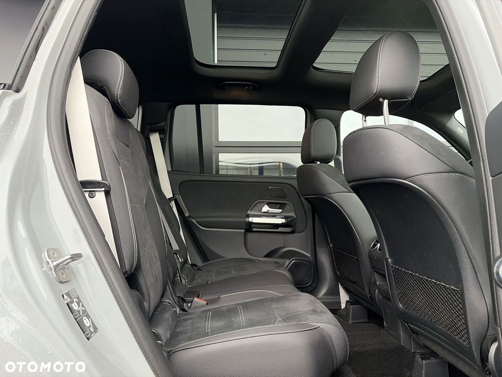 Mercedes-Benz GLB - 15