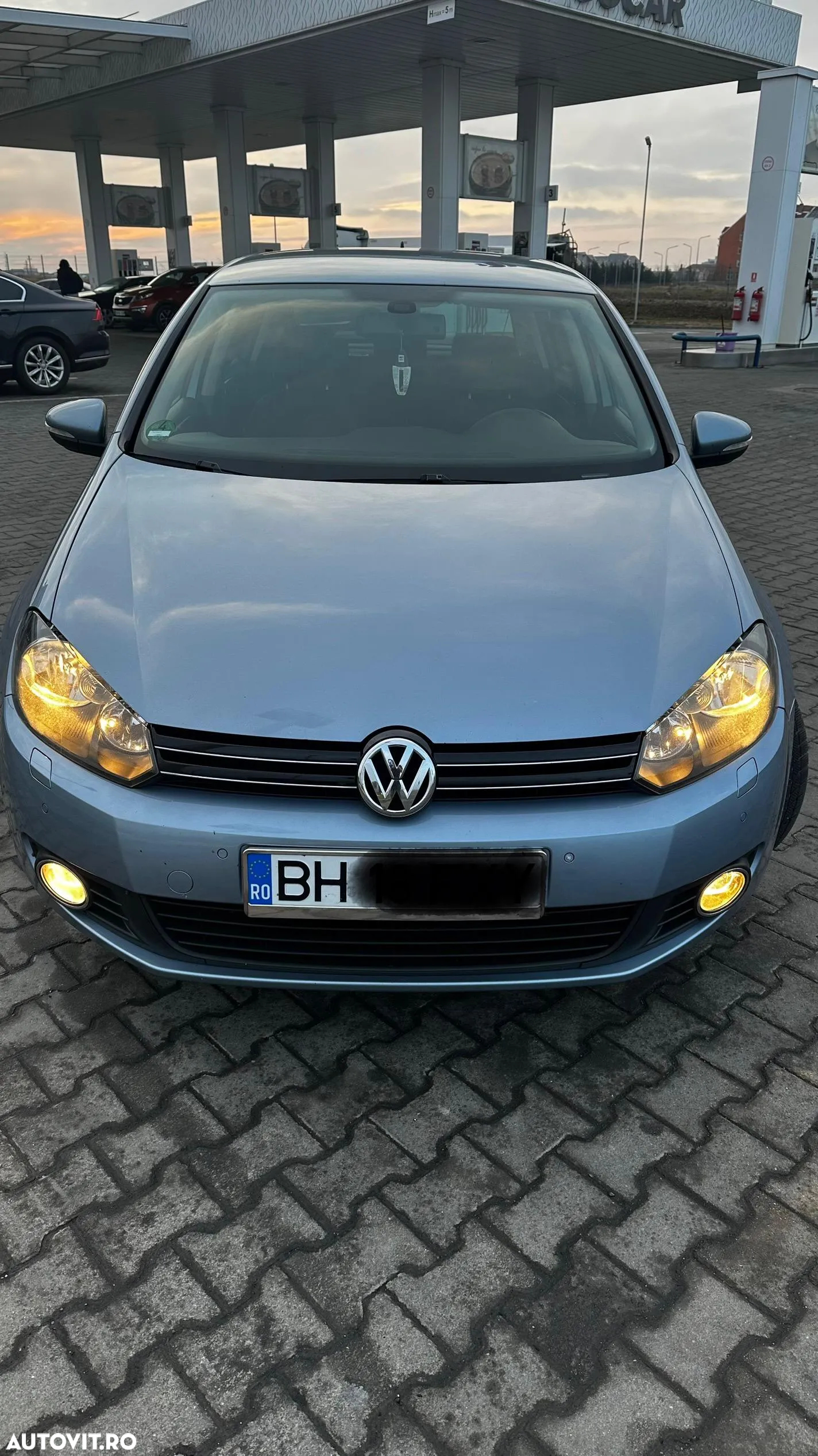 Volkswagen Golf - 8