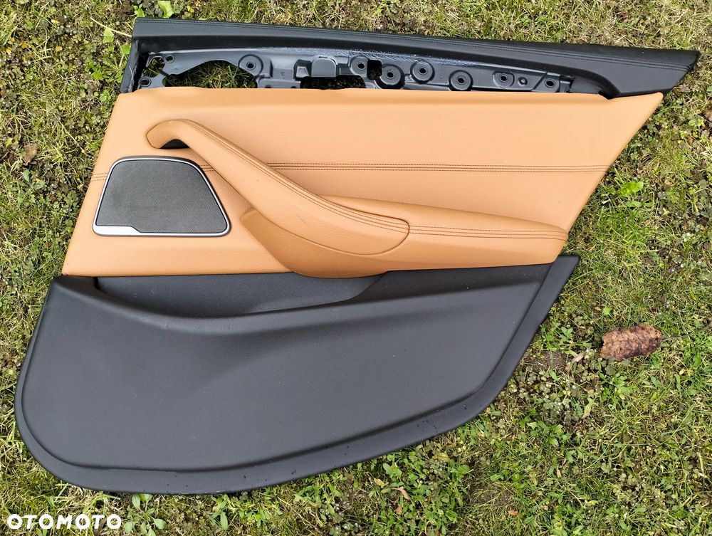 Boczki drzwi BMW G30 Harman Kardon prawe - 1