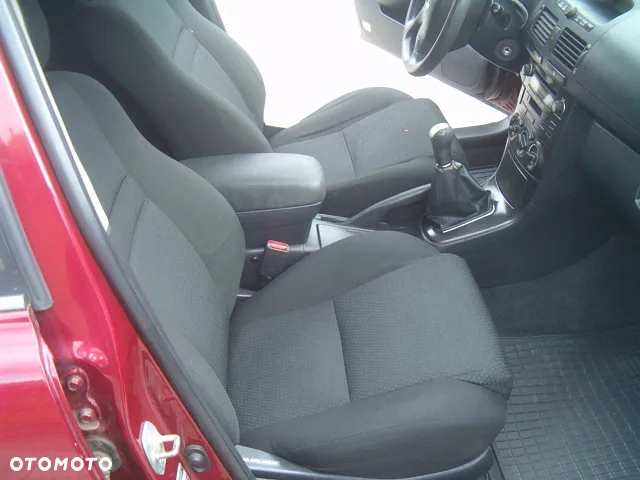 Toyota Avensis - 19