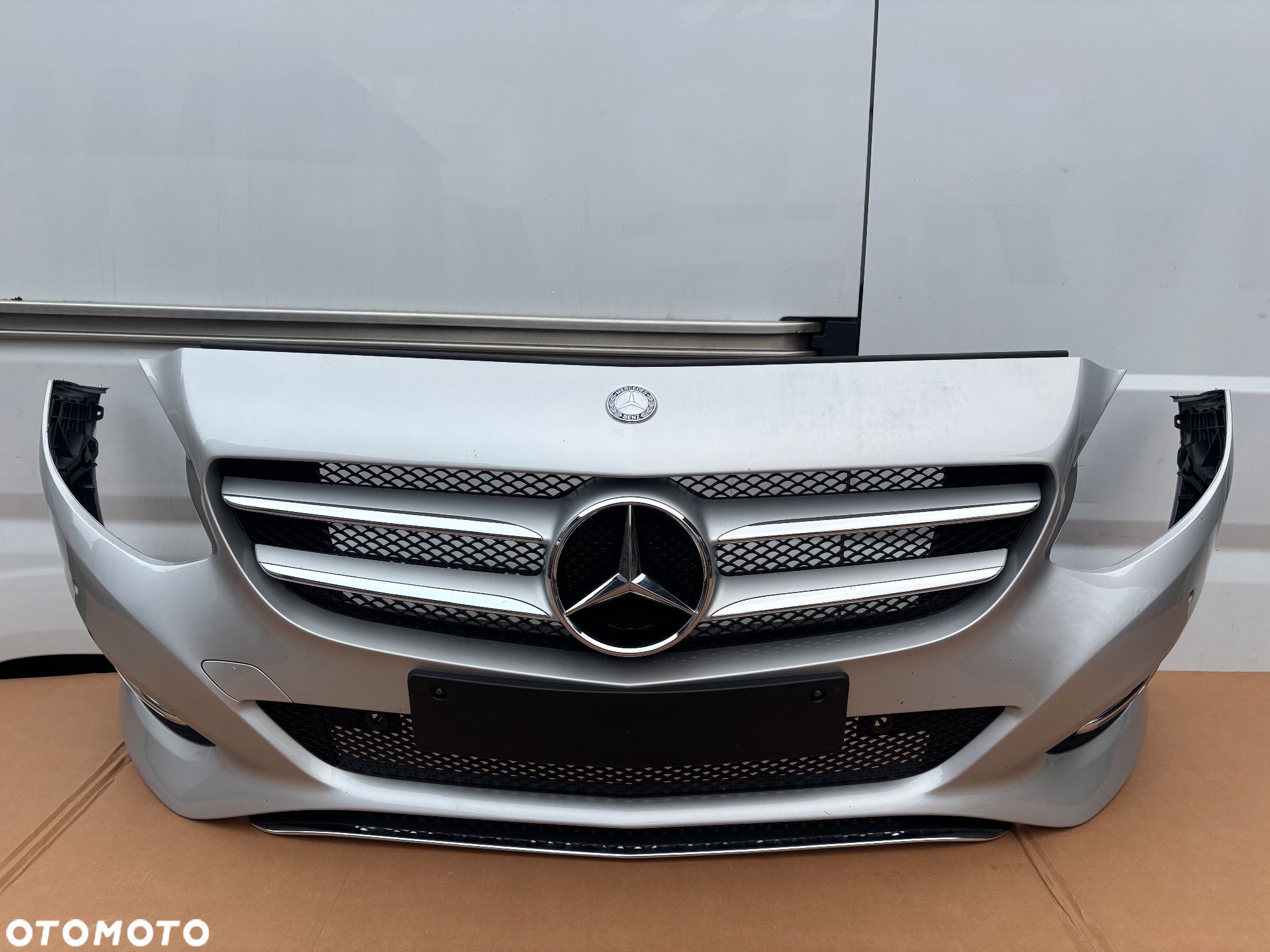 Zderzak Przedni Kompletny Mercedes B Klasa W246 Lift 14-18 Grill Znaczek Kratka Lewa Prawa Chrom Wzmocnienie Pianka Srebrny A0008880060 A2468880538 A2468880460 A2468852422 A2468852222 A2468852322  A2468850053 - 1