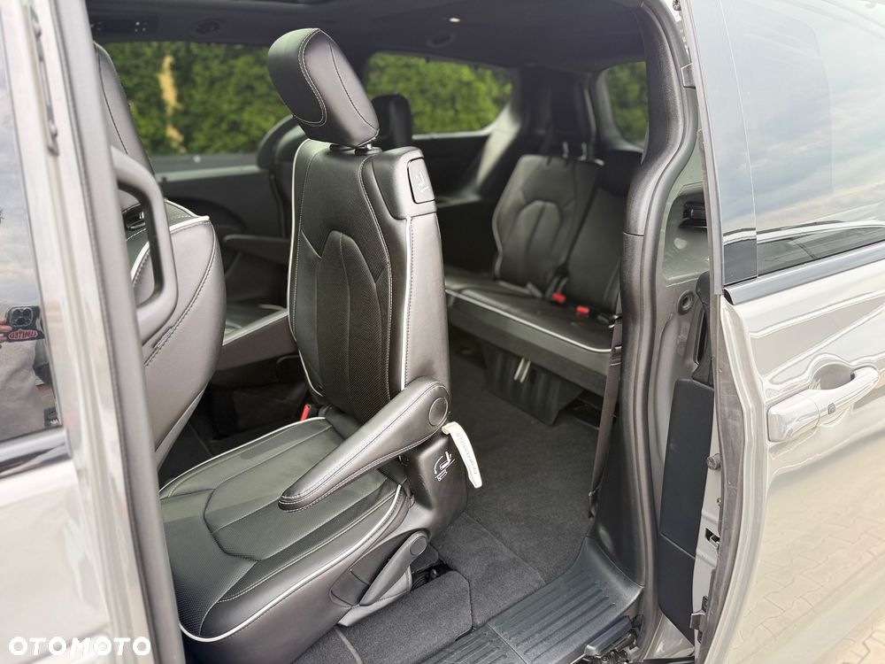 Chrysler Pacifica - 28