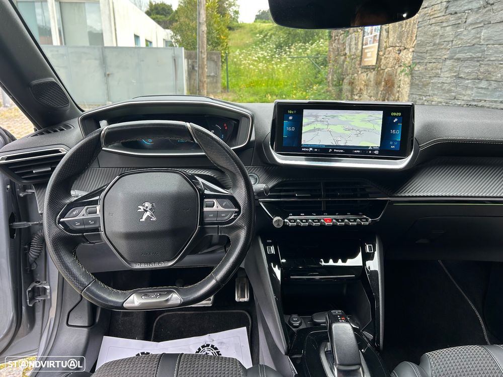 Peugeot e-208 GT - 13