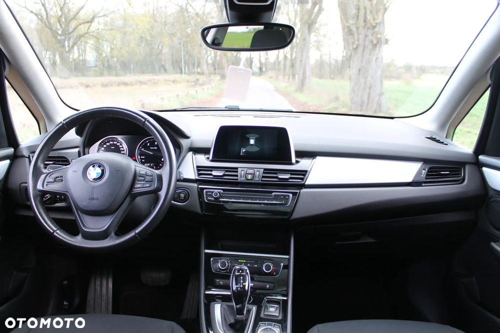 BMW Seria 2 216d - 24