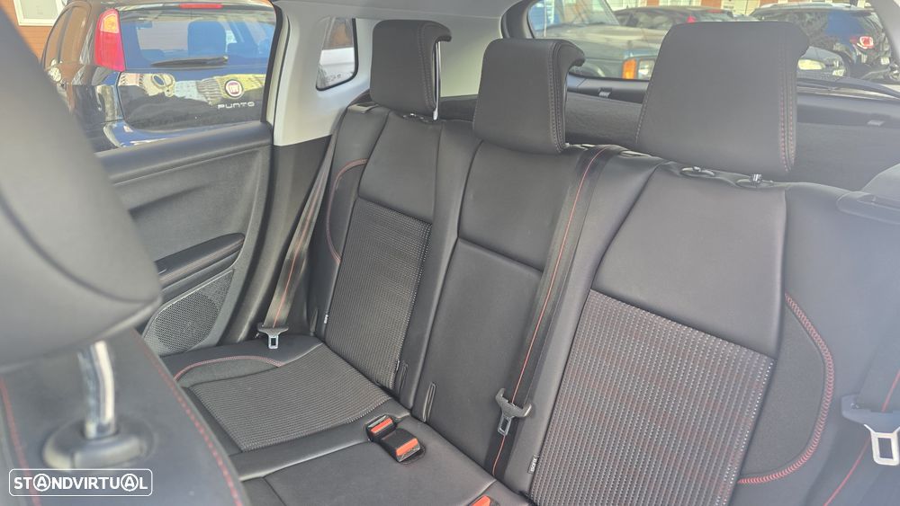 Peugeot 2008 1.6 BlueHDi GT Line - 21