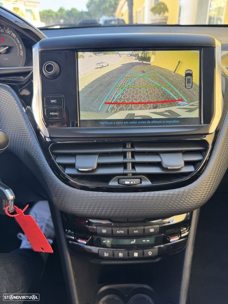 Peugeot 2008 1.2 PureTech Style EAT6 - 4