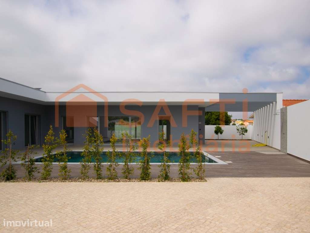 Moradia T4 de Arquitetura Contemporânea com Piscina | Nadadouro - F... - Grande imagem: 2/60
