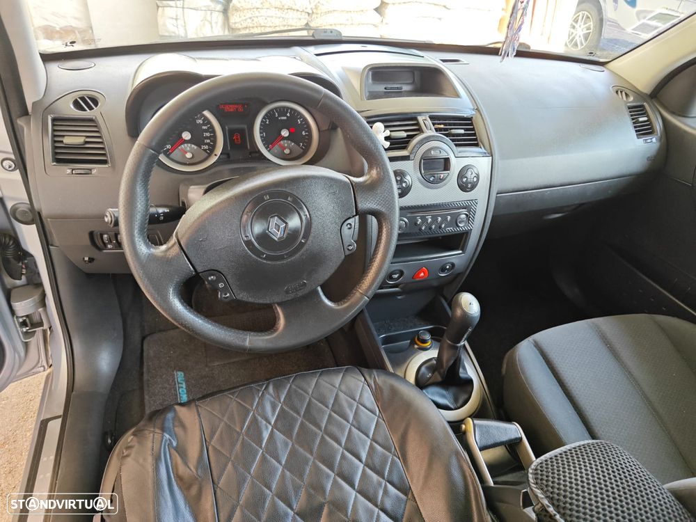 Renault Mégane 1.5 dCi Confort Dynamique - 4