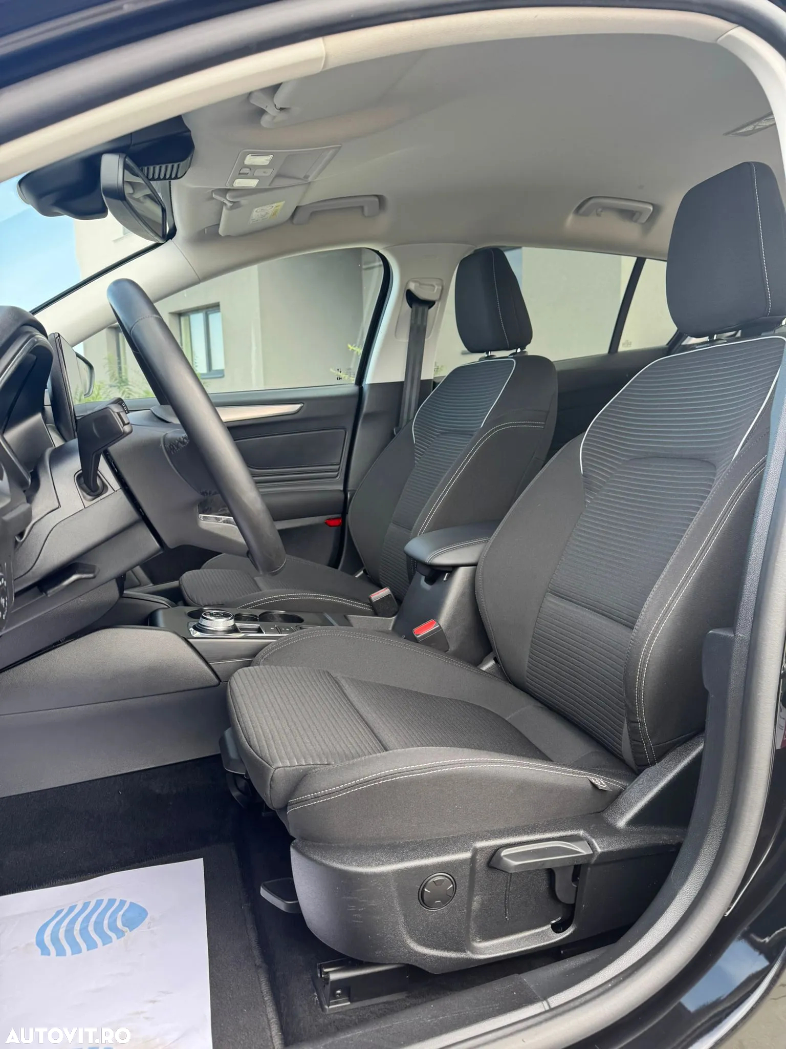 Ford Focus Turnier 1.5 EcoBlue Start-Stopp-System Aut. TITANIUM - 13