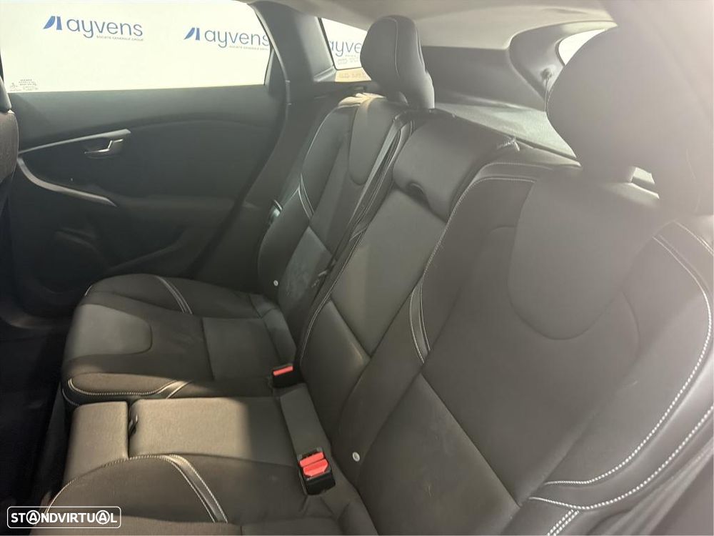 Volvo V40 2.0 D3 Momentum - 8