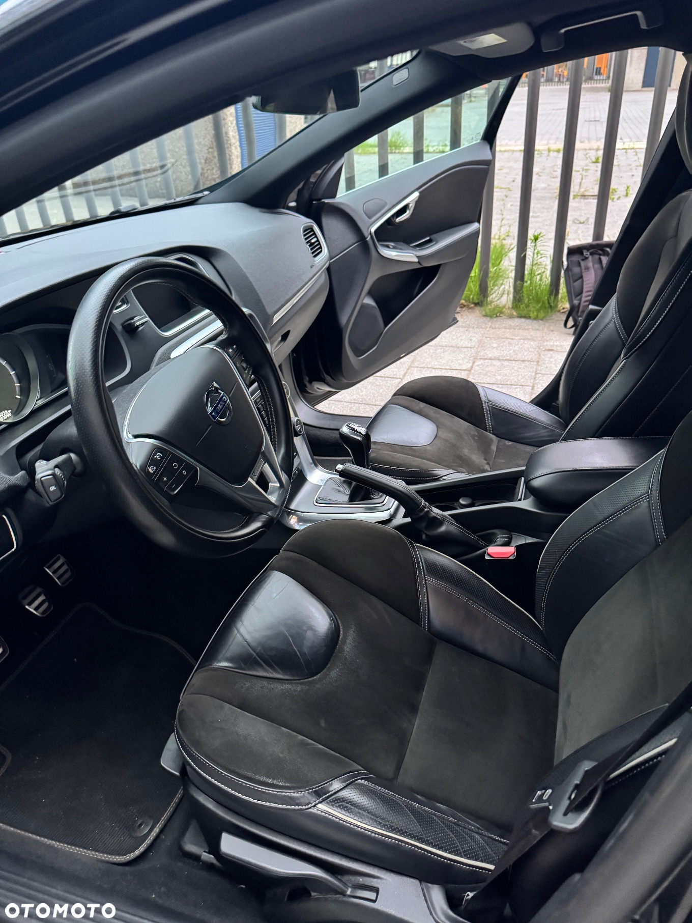 Volvo V40 D2 Drive-E R-Design Momentum - 9