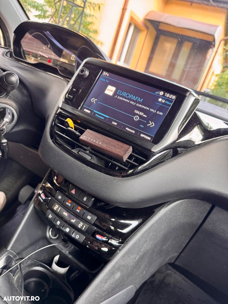 Peugeot 208 1.2 L PureTech Active - 9