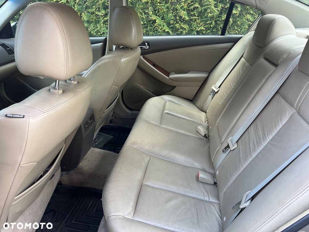 Nissan Altima - 9
