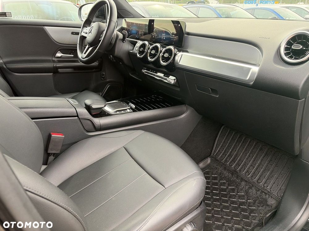 Mercedes-Benz GLB - 13