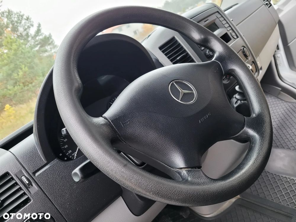 Mercedes-Benz Sprinter - 25