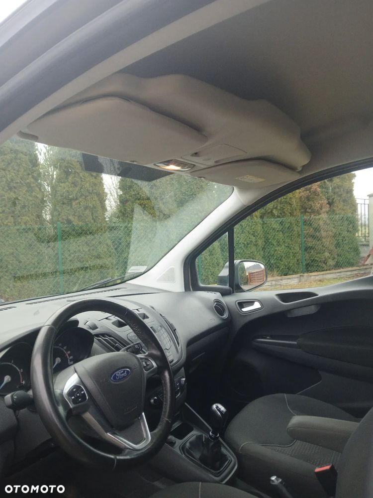 Ford Transit Courier - 14