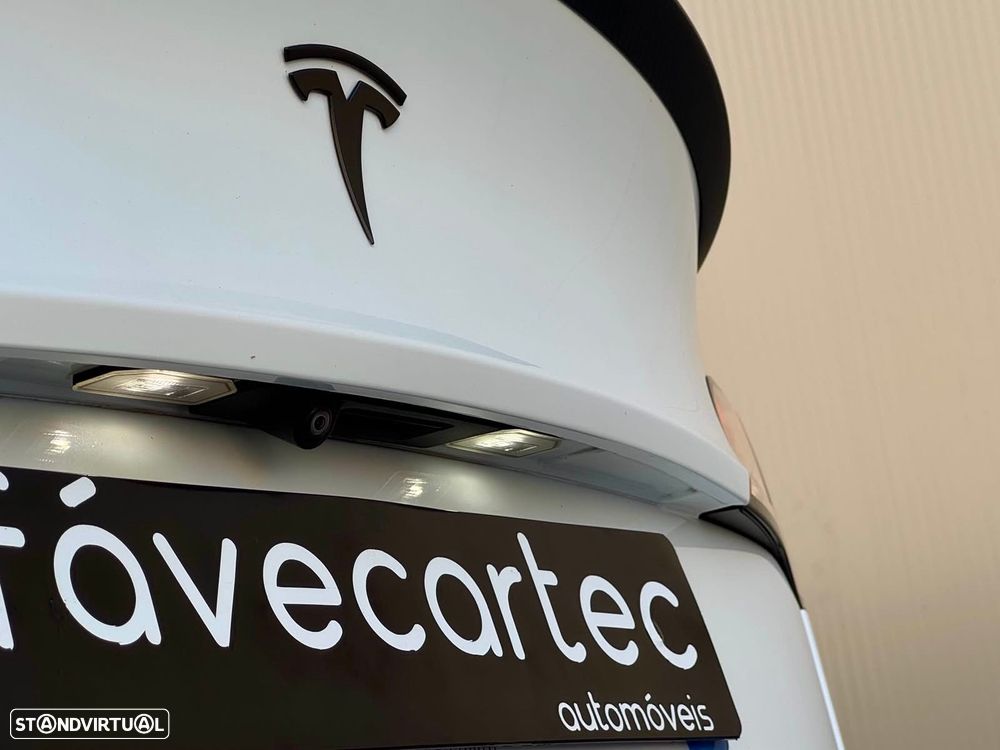 Tesla Model Y Long Range Dual Motor AWD - 19