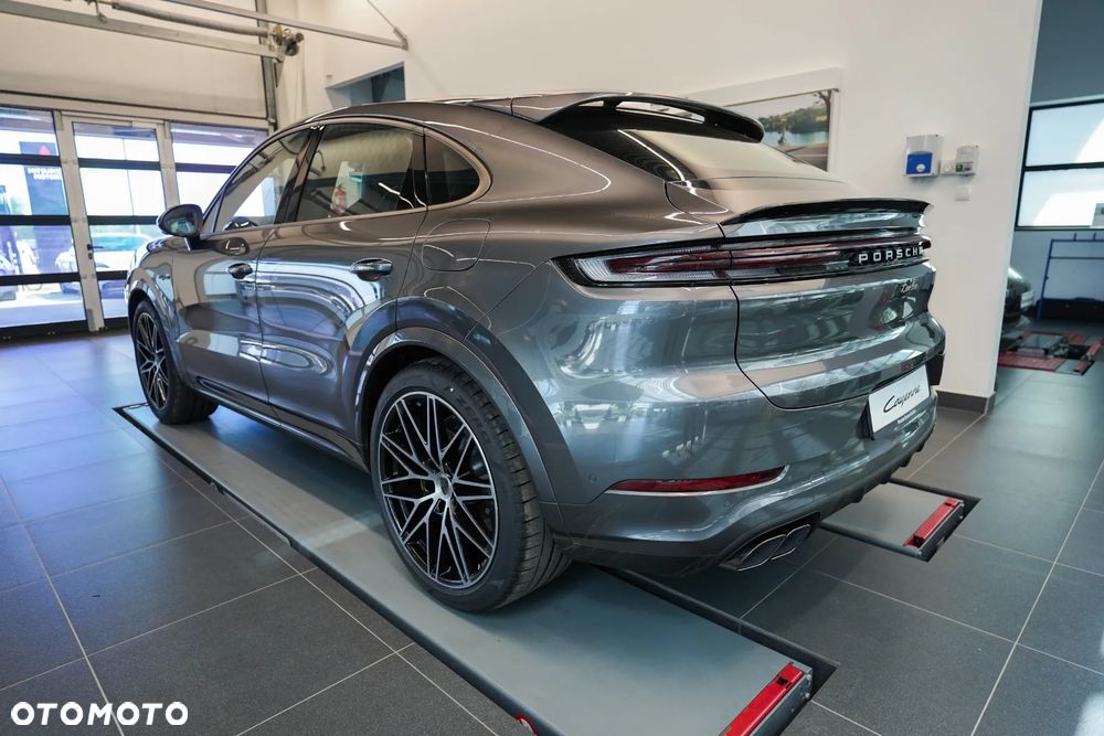 Porsche Cayenne Turbo E-Hybrid PHEV - 3