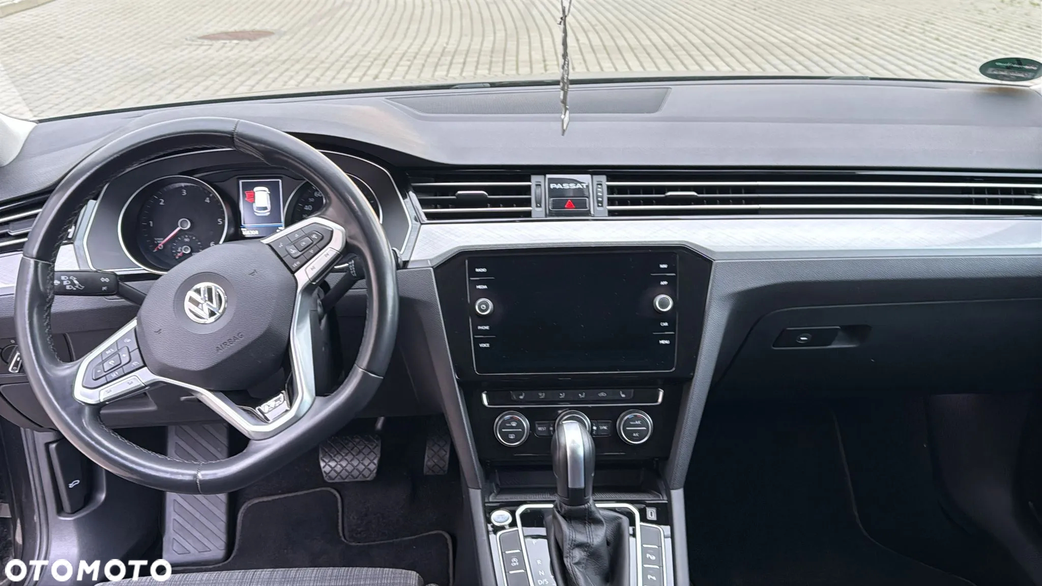 Volkswagen Passat - 14