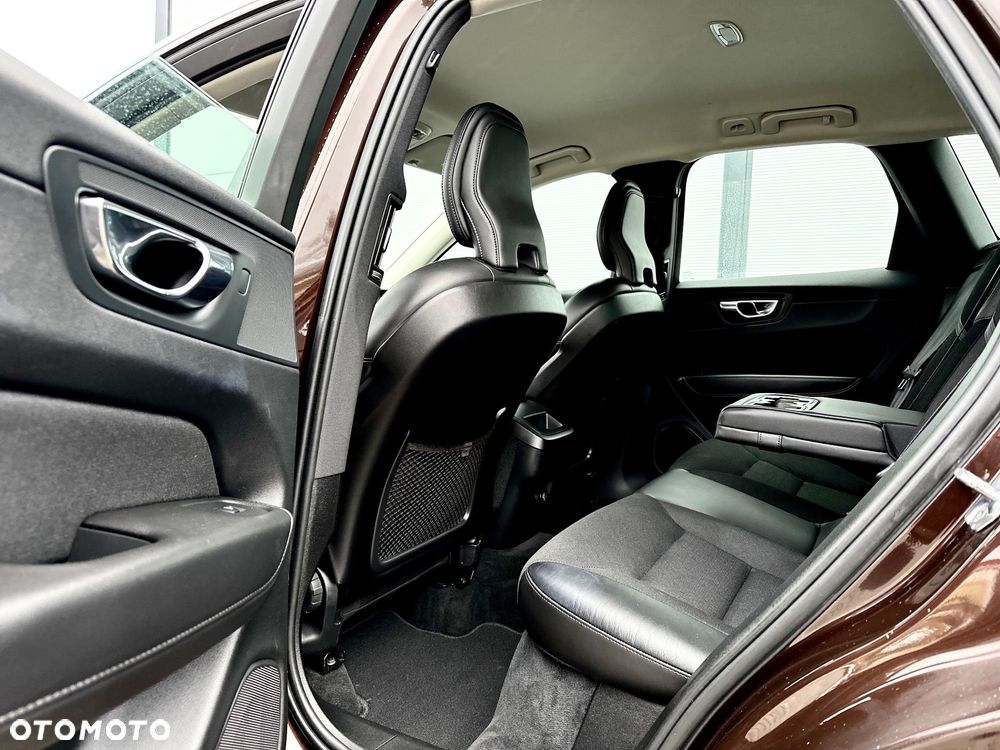 Volvo XC 60 D4 Momentum Pro - 29