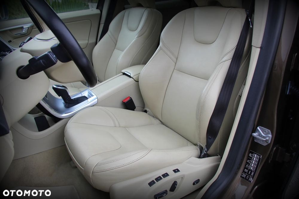 Volvo XC 60 D5 AWD Summum - 12