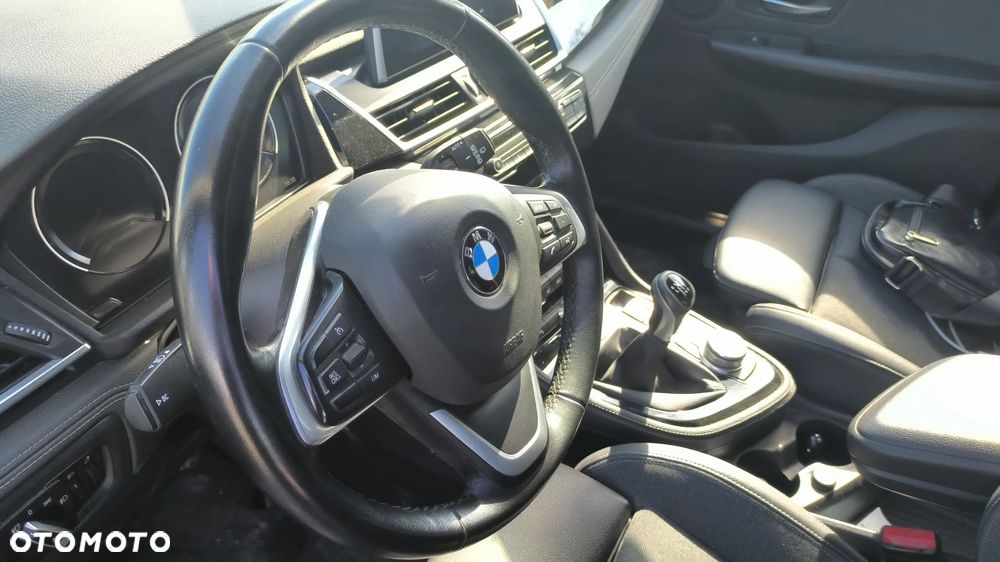 BMW Seria 2 216d - 11