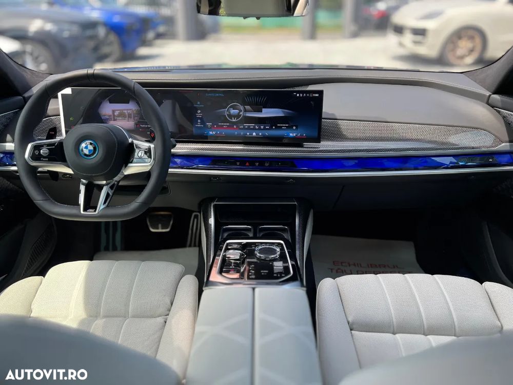 BMW M7 M760e xDrive AT PHEV - 32