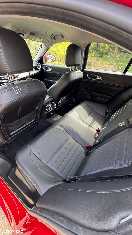 Alfa Romeo Giulia 2.0 Turbo RWD AT8 - 9