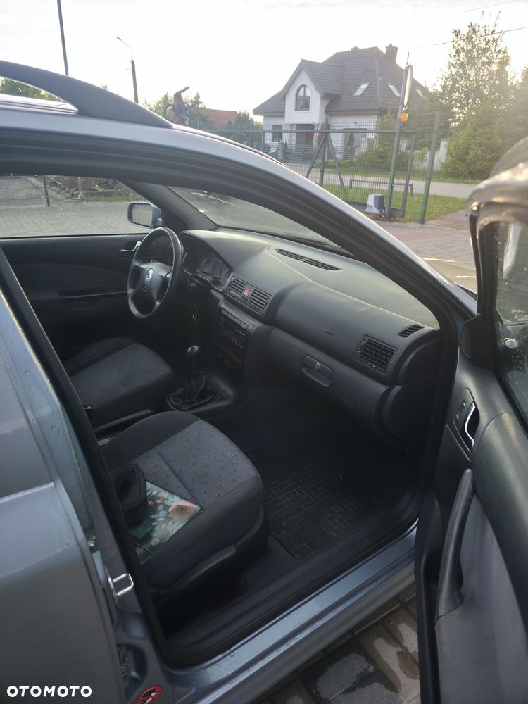 Skoda Octavia 1.6 Combi - 8