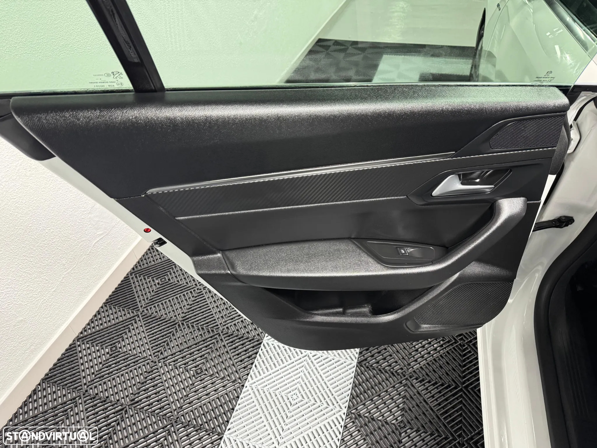 Peugeot 508 SW 1.6 Hybrid Allure e-EAT8 - 16