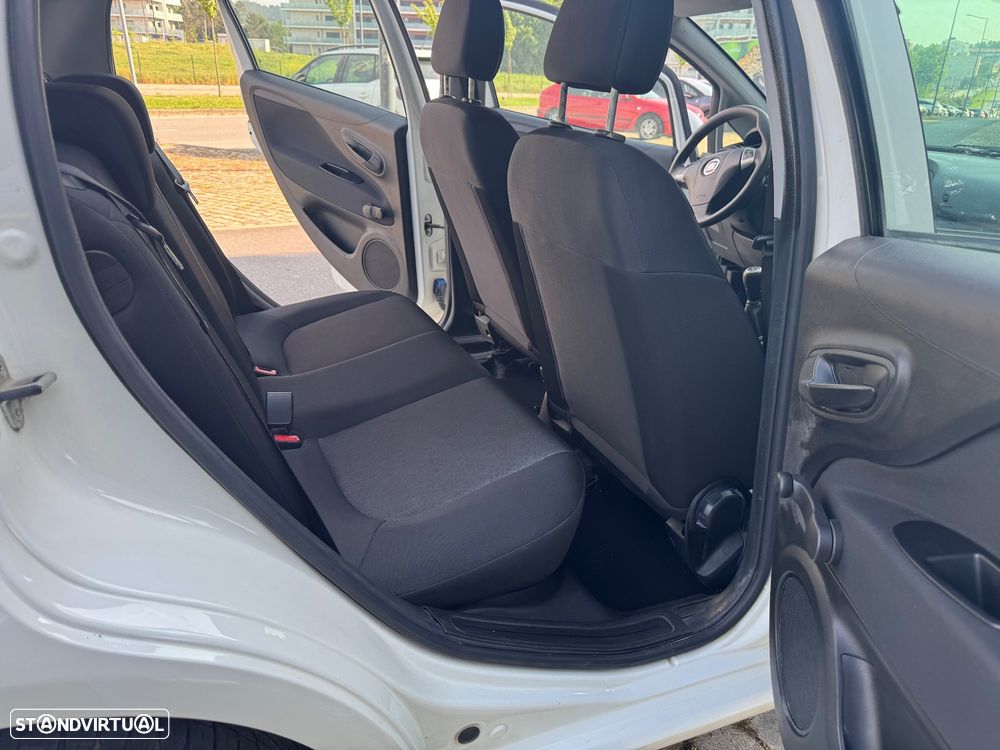 Fiat Punto 1.3 M-Jet Lounge S&S - 7