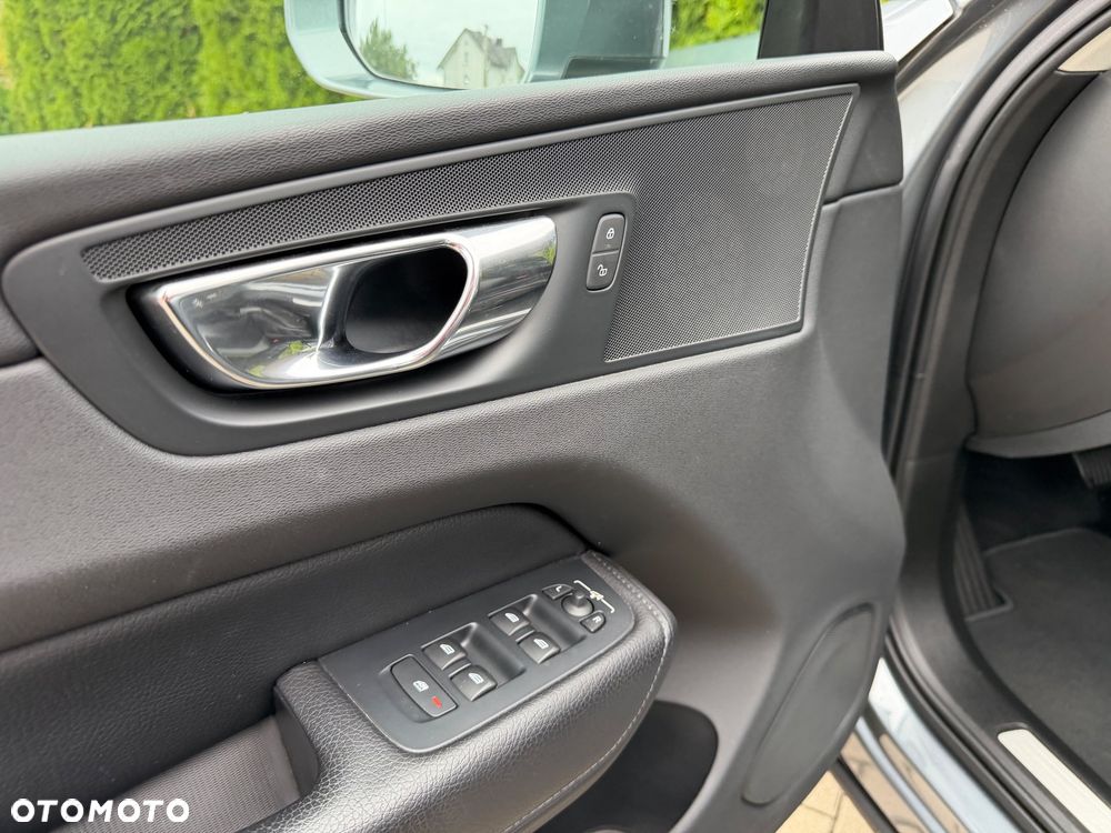 Volvo XC 60 D4 Momentum - 29