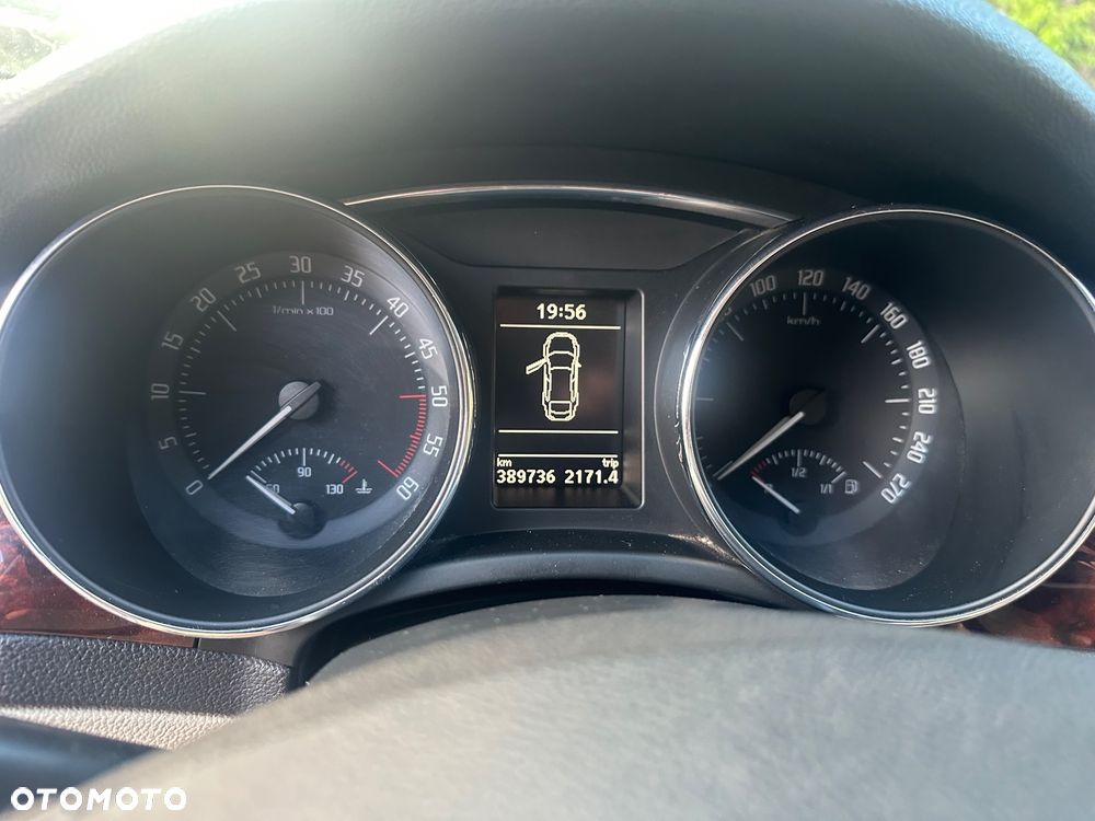 Skoda Superb 2.0 TDI Comfort DSG - 6