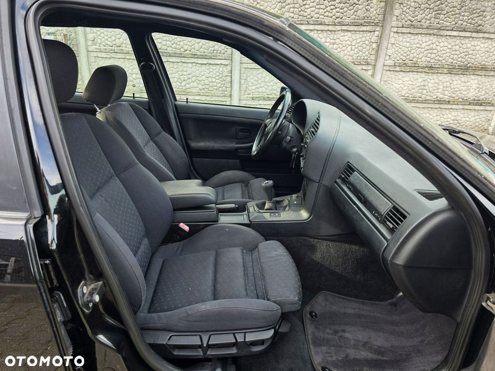 BMW Seria 3 316i - 21