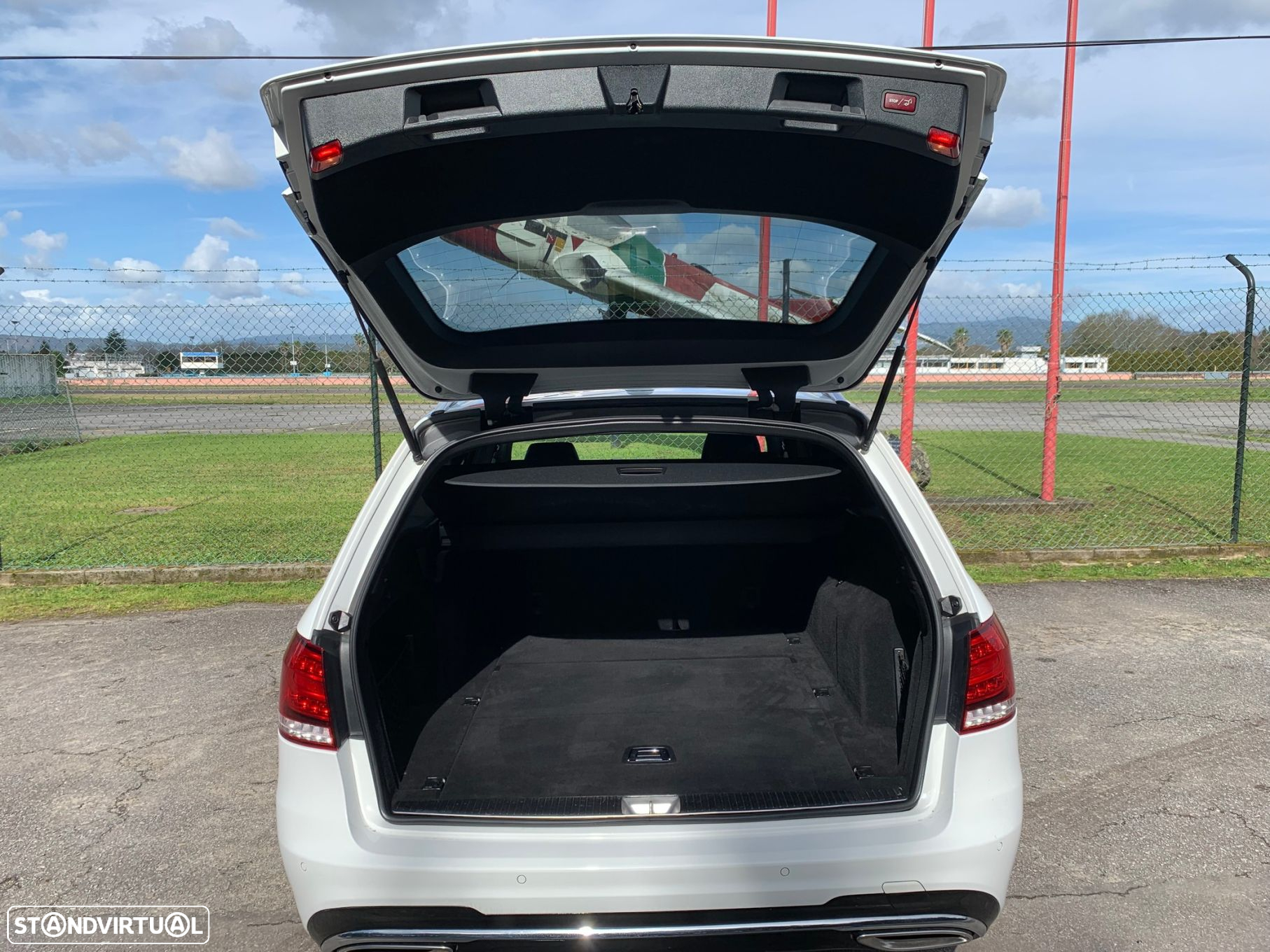 Mercedes-Benz E 220 BlueTEC Avantgarde Auto. - 42