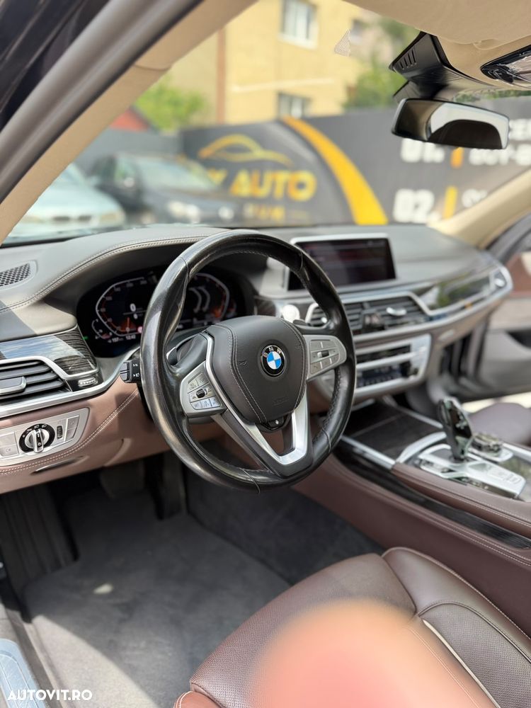 BMW Seria 7 750i xDrive - 34