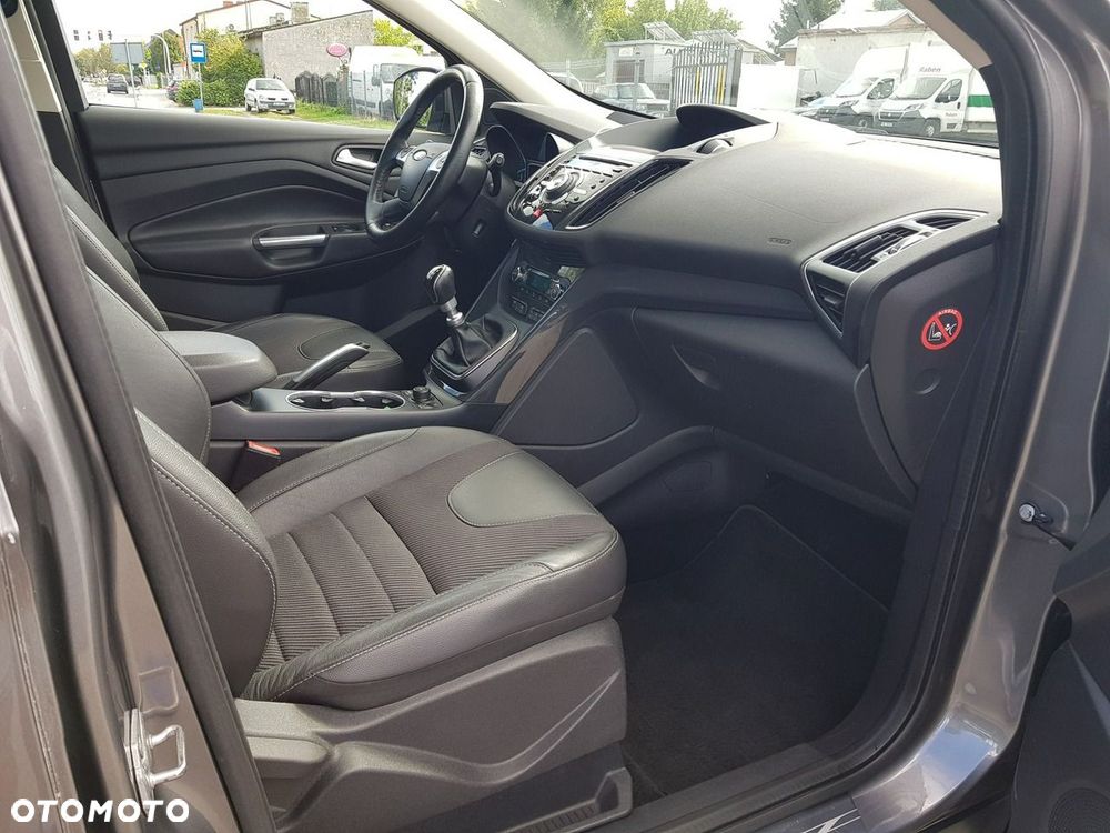 Ford Kuga 1.6 EcoBoost 2x4 Titanium - 16