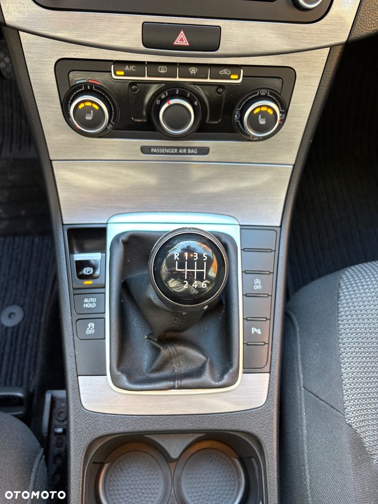 Volkswagen Passat - 16