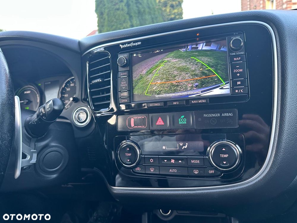 Mitsubishi Outlander Instyle NAVI + - 13