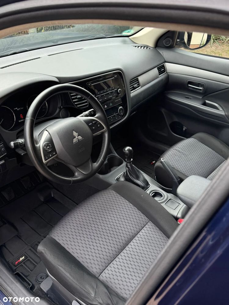 Mitsubishi Outlander 2.2 DID Instyle Navi - 3