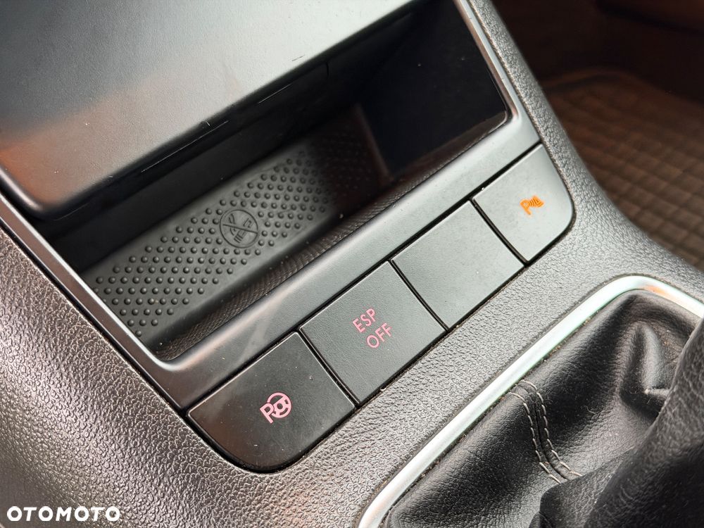 Volkswagen Golf Plus 2.0 TDI Comfortline - 11