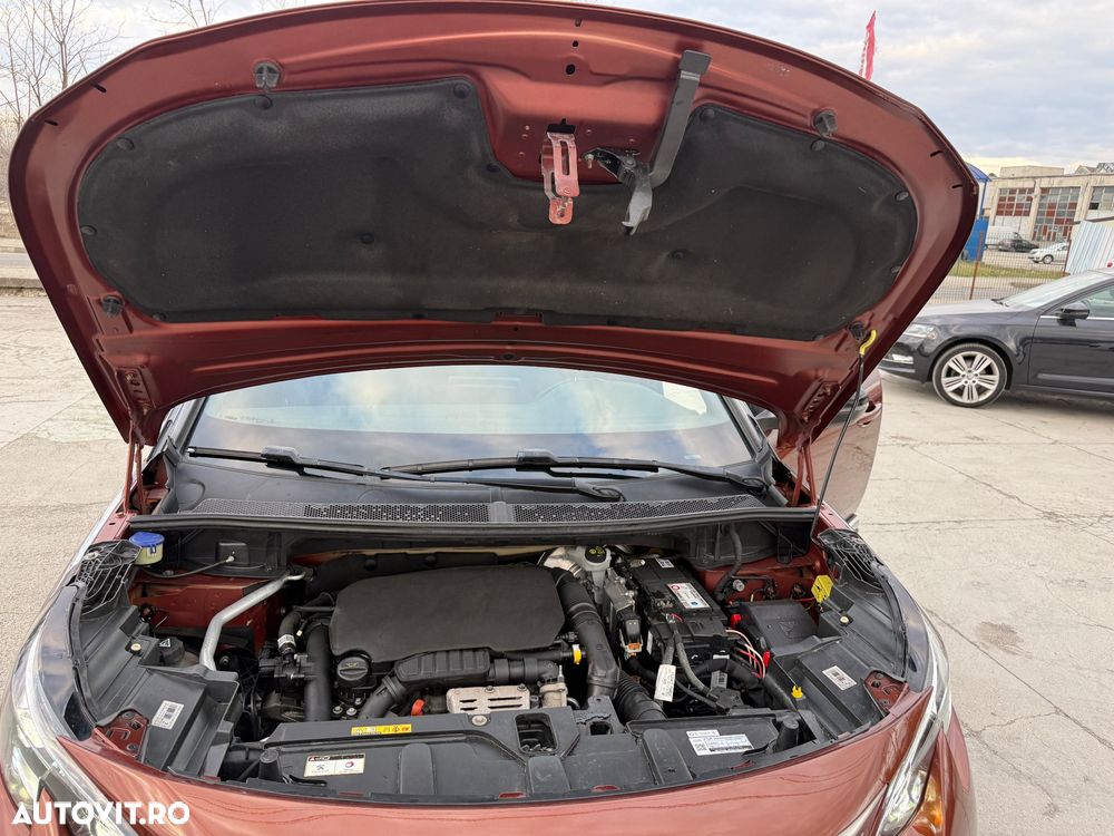 Peugeot 3008 1.2 PureTech Turbo S&S EAT6 GT-Line - 28