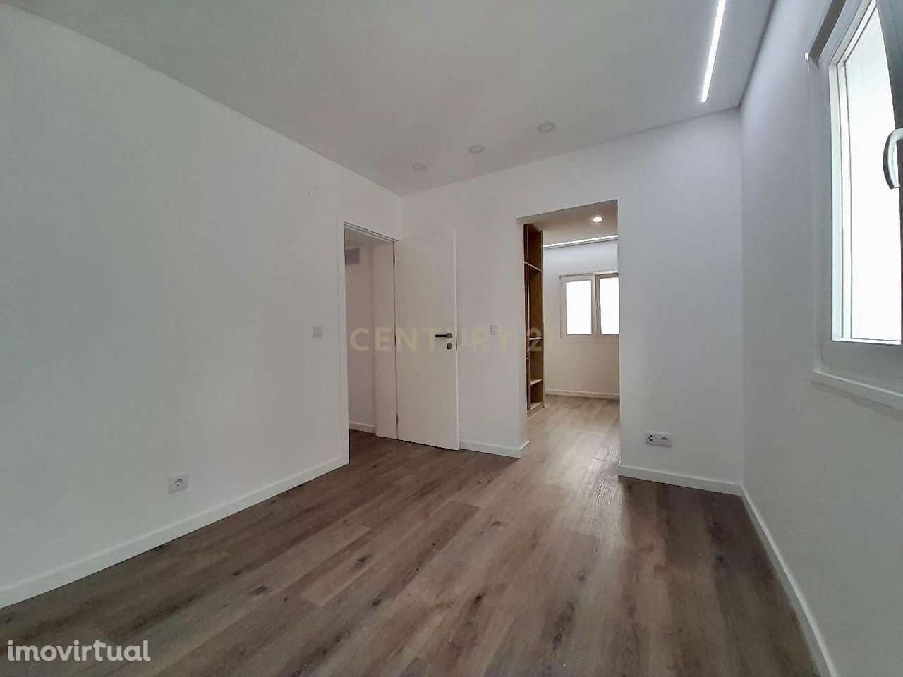 Moradia Renovada T4 em Agualva  - Oportunidade Única! - Grande imagem: 4/24