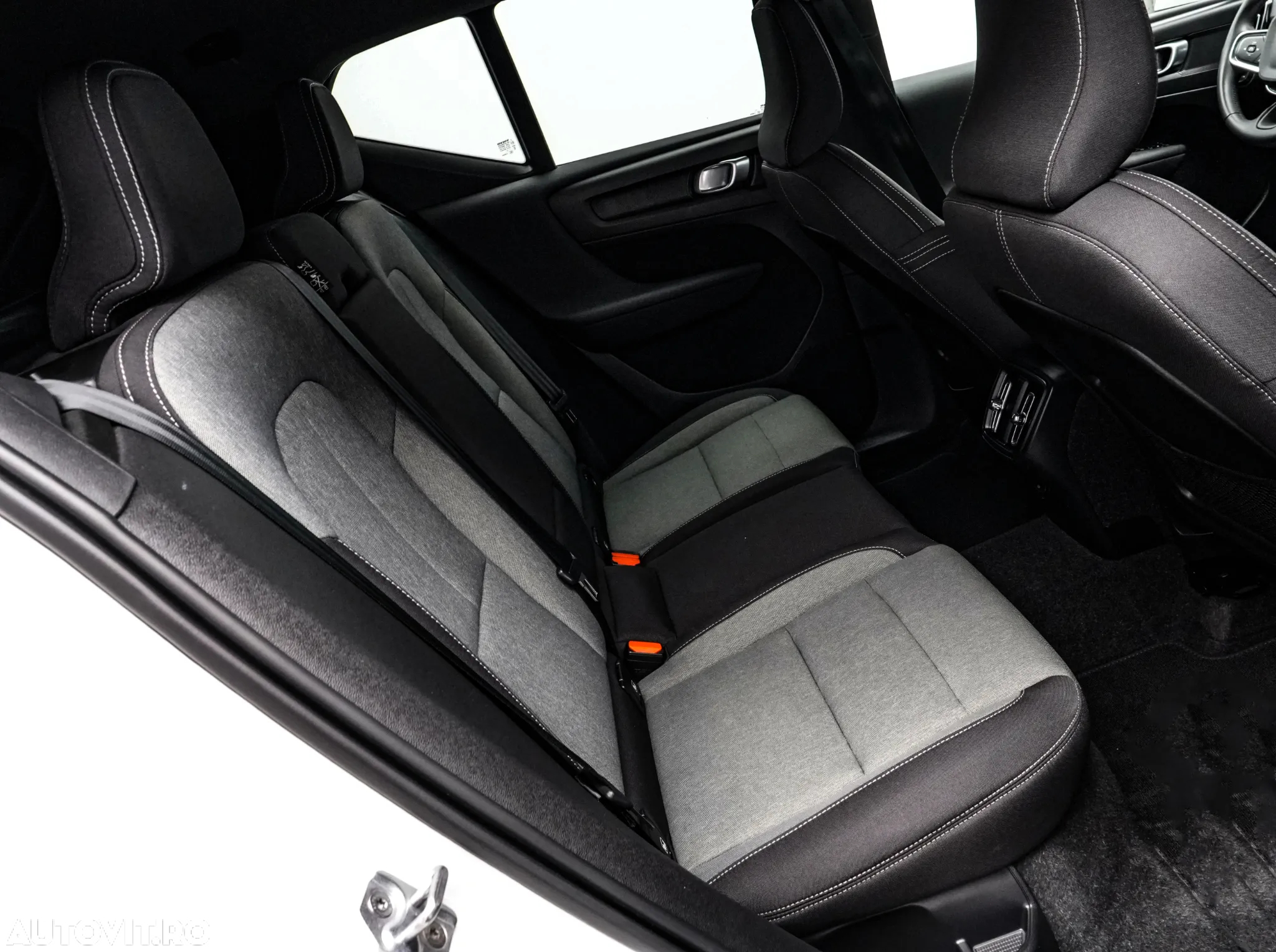Volvo XC 40 T3 AT8 Momentum Pro - 14